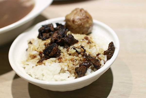 【台北餐廳】牛ㄅㄟㄅㄟ-來自台南的溫體黃牛，美味直送