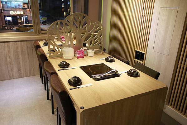 【台北餐廳】牛ㄅㄟㄅㄟ-台灣溫體黃牛涮牛肉火鍋，美味直送