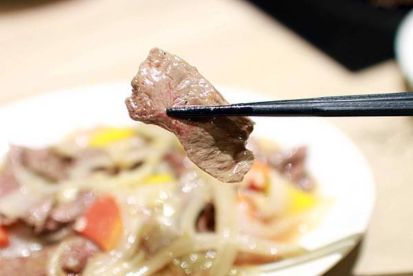 【台北餐廳】牛ㄅㄟㄅㄟ-台灣溫體黃牛涮牛肉火鍋，美味直送