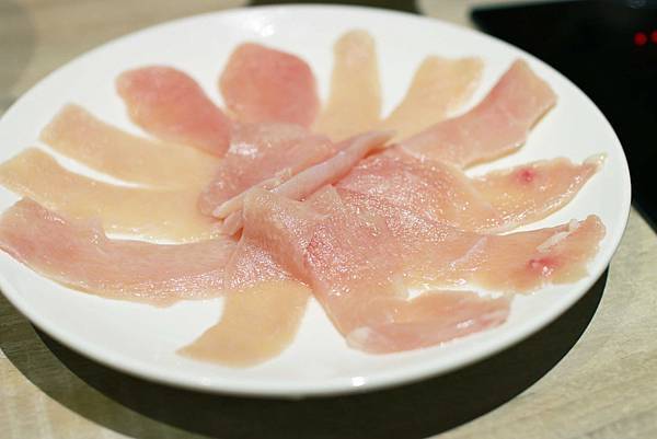 【台北餐廳】牛ㄅㄟㄅㄟ-台灣溫體黃牛涮牛肉火鍋，美味直送