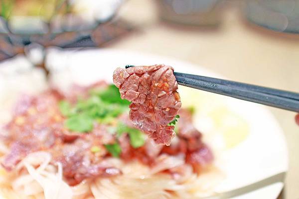 【台北餐廳】牛ㄅㄟㄅㄟ-台灣溫體黃牛涮牛肉火鍋，美味直送