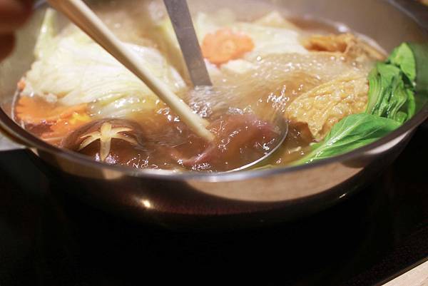 【台北餐廳】牛ㄅㄟㄅㄟ-台灣溫體黃牛涮牛肉火鍋，美味直送