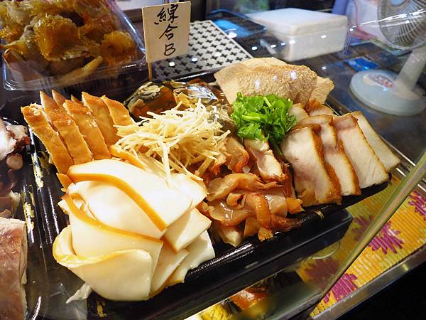 【桃園美食】深澳鯊魚煙大王-試吃讓你吃到爽-龜山分店 【桃園美食】深澳鯊魚煙大王-試吃讓你吃到爽-龜山分店