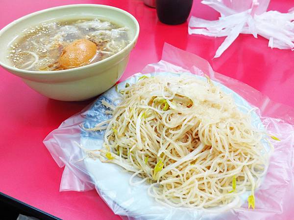 【三重美食】文化北路肉羹麵-加１元多一顆魯蛋