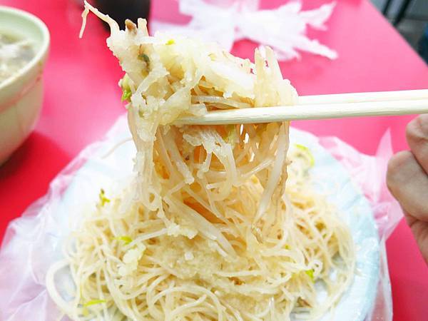 【三重美食】文化北路肉羹麵-加１元多一顆魯蛋