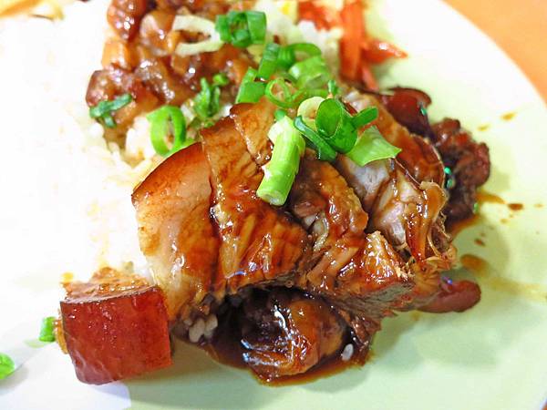 【三重美食】紅燒蹄膀-巷弄裡的老滷汁美味 【三重美食】紅燒蹄膀-巷弄裡的老滷汁美味