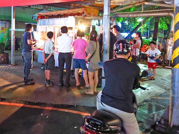 【中和美食】廣福路廟口烤肉攤-在地人極推的烤肉攤