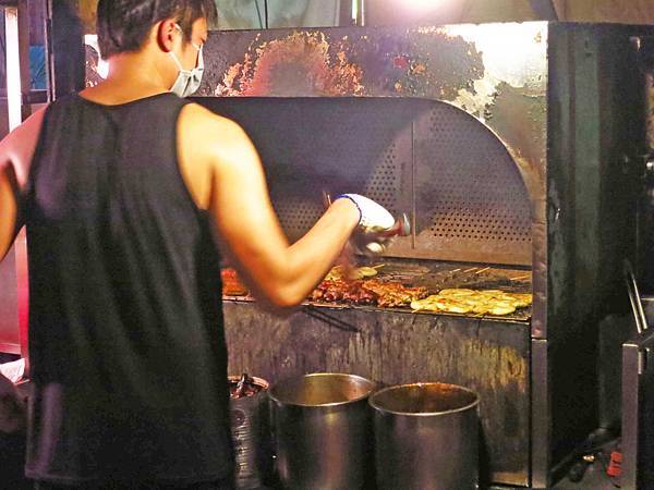 【中和美食】廣福路廟口烤肉攤-在地人極推的烤肉攤 【中和美食】廣福路廟口烤肉攤-在地人極推的烤肉攤