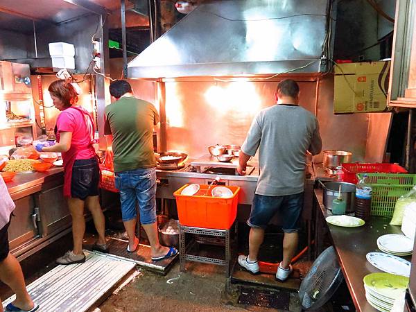 【三重熱炒】生炒花枝-隱藏菜市場裡的人氣熱炒店