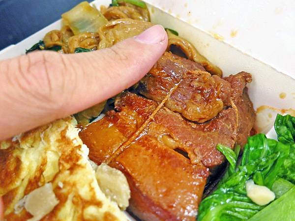 【三重美食】阿榮師東坡肉便當-焢肉飯的升級版 【三重美食】阿榮師東坡肉便當-焢肉飯的升級版