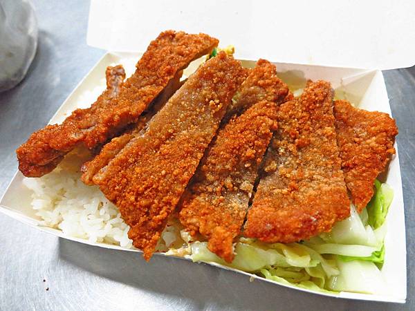 【三重美食】三民街排骨飯-隱藏版美食 【三重美食】三民街排骨飯-隱藏版美食