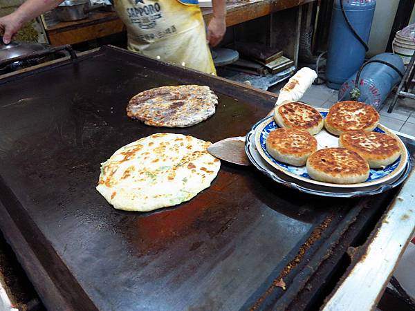 【永和美食】家鄉園刀削麵-現揉現桿現做的蔥油餅