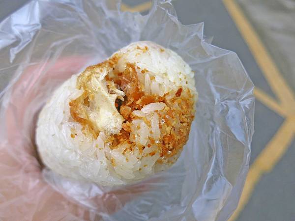 【桃園美食】大業路早餐飯糰-誰說飯糰一定要是鹹的? 【桃園美食】大業路早餐飯糰-誰說飯糰一定要是鹹的?