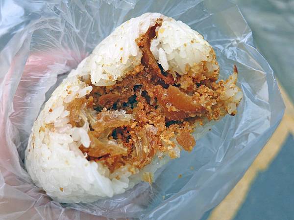 【桃園美食】大業路早餐飯糰-誰說飯糰一定要是鹹的? 【桃園美食】大業路早餐飯糰-誰說飯糰一定要是鹹的?