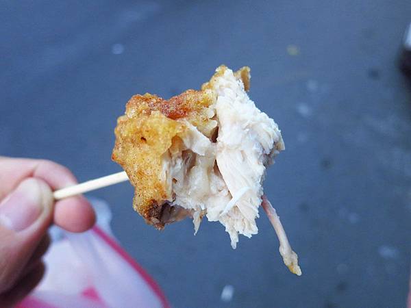 【新莊美食】化成路炸雞店-不到三小時賣光光