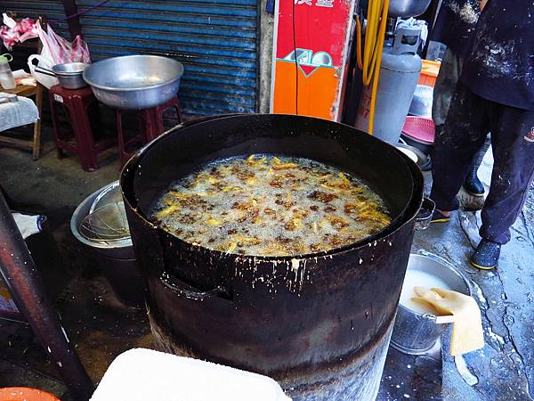 【新莊美食】化成路炸雞店-不到三小時賣光光