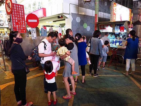 【新莊美食】新莊老街潤餅捲刈包-超人氣排隊潤餅店