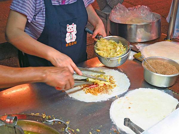 【新莊美食】新莊老街潤餅捲刈包-超人氣排隊潤餅店