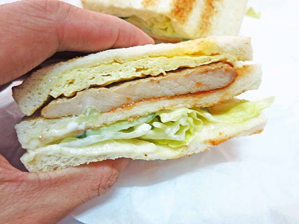 【三重美食】小家店碳烤三明治-燒肉蛋吐司