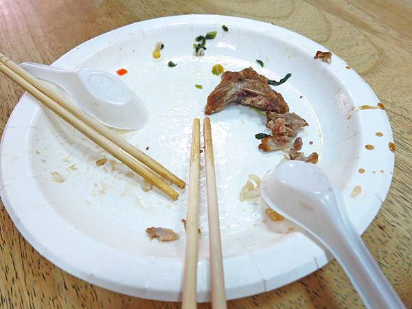 【中和美食】東大排骨-１盒便當２人份量，超大份量老店