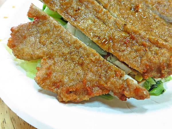 【中和美食】東大排骨-１盒便當２人份量，超大份量老店