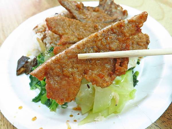 【中和美食】東大排骨-１盒便當２人份量，超大份量老店