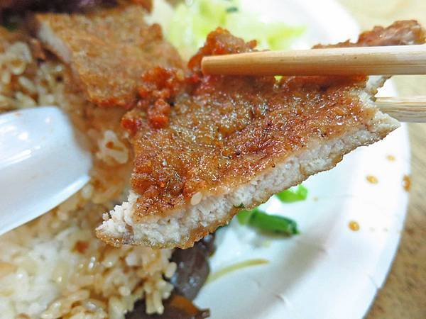 【中和美食】東大排骨-１盒便當２人份量，超大份量老店