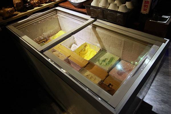 【新店餐廳】六六六小火鍋-堅持熬煮的獨特自製香菇湯頭