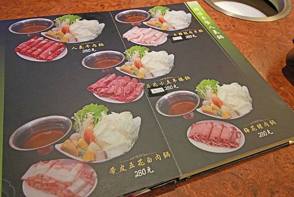 【新店餐廳】六六六小火鍋-堅持熬煮的獨特自製香菇湯頭