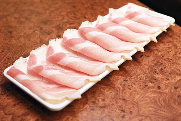 【新店餐廳】六六六小火鍋-堅持熬煮的獨特自製香菇湯頭