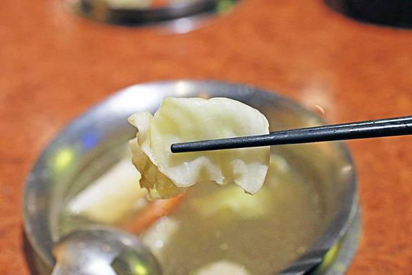 【新店餐廳】六六六小火鍋-堅持熬煮的獨特自製香菇湯頭