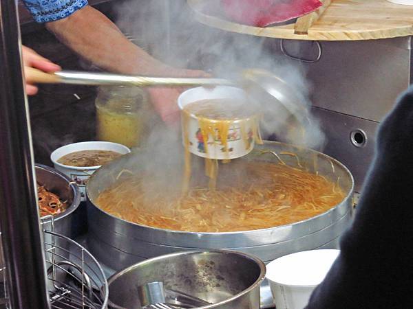 【新莊美食】建中街臭豆腐-宵夜美食，在地推薦
