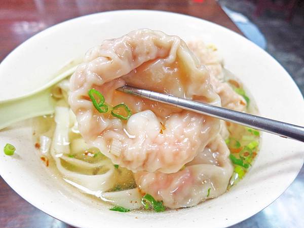 【三重美食】集美大餛飩餃子館-超大餛飩在地推薦美食