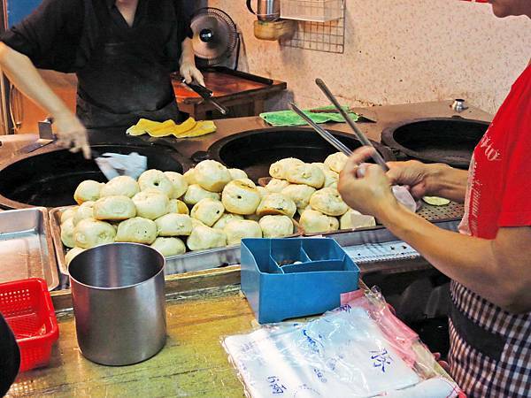 【永和美食】雙和水煎包-比拳頭還要大的水煎包