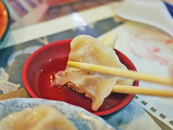 【桃園餐廳】日照小館-手工現包現煮水餃、酸辣湯喝到飽