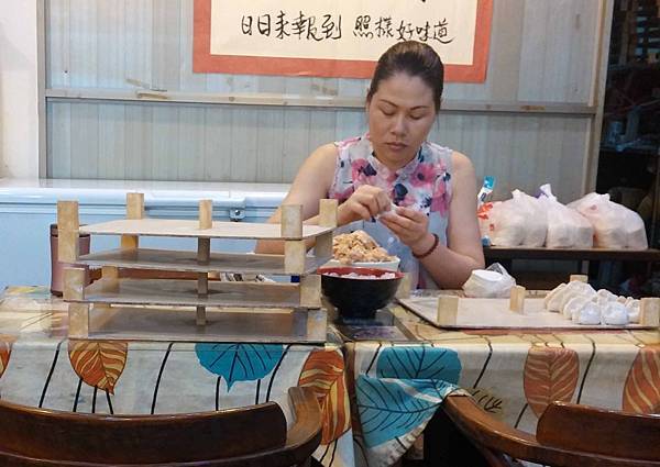 【桃園餐廳】日照小館-手工現包現煮水餃、酸辣湯喝到飽