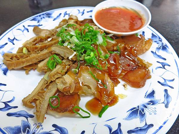 【新竹美食】莊記牛肉麵-超人氣排隊美食 【新竹美食】莊記牛肉麵-超人氣排隊美食