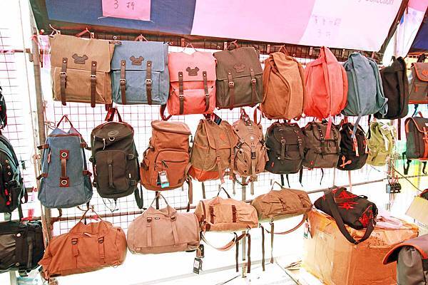 【清倉特賣會，全面３折起！！】Adidas、Nike、Puma、Kswiss數十種品牌，上百種款式品牌大出清，今年最後一檔，錯過就等明年，把握最後機會！