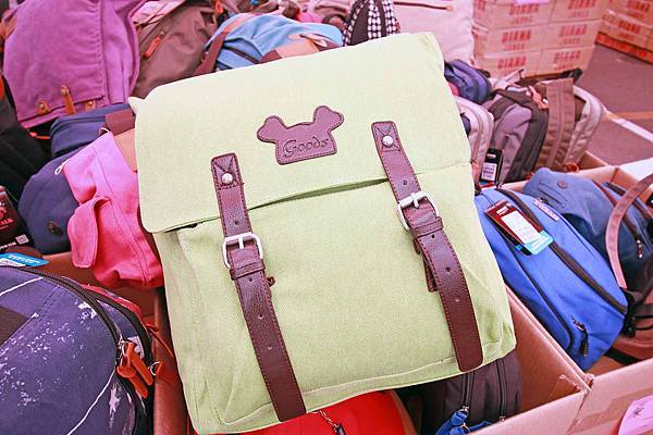 【清倉特賣會，全面３折起！！】Adidas、Nike、Puma、Kswiss數十種品牌，上百種款式品牌大出清，今年最後一檔，錯過就等明年，把握最後機會！