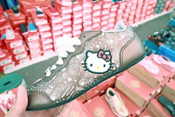 【清倉特賣會，全面３折起！！】Adidas、Nike、Puma、Kswiss數十種品牌，上百種款式品牌大出清，今年最後一檔，錯過就等明年，把握最後機會！