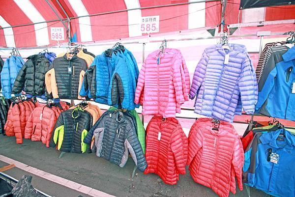 【清倉特賣會，全面３折起！！】Adidas、Nike、Puma、Kswiss數十種品牌，上百種款式品牌大出清，今年最後一檔，錯過就等明年，把握最後機會！