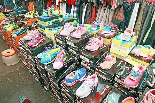 【清倉特賣會，全面３折起！！】Adidas、Nike、Puma、Kswiss數十種品牌，上百種款式品牌大出清，今年最後一檔，錯過就等明年，把握最後機會！
