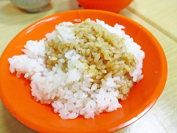 【三重美食】五華街好吃雞肉飯-香噴噴粒粒分明的雞油飯