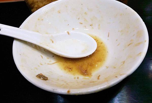 【香港自由行美食】十八座狗仔粉-像甜不辣非甜不辣的美食