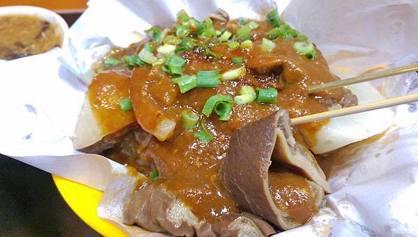 【香港自由行美食】十八座狗仔粉-像甜不辣非甜不辣的美食