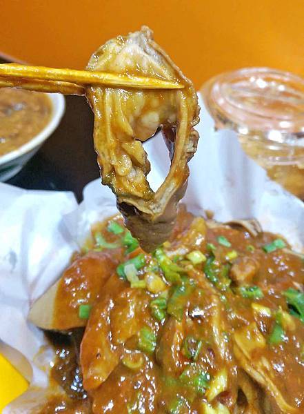 【香港自由行美食】十八座狗仔粉-像甜不辣非甜不辣的美食