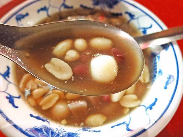 【三重美食】中正堂圓仔湯-神奇泡餅新吃法