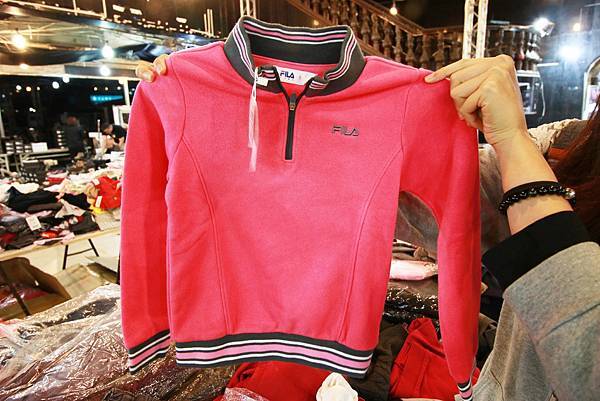 【台北童裝特賣會】儀大童裝年終廠拍特賣會，長袖、外套、羽絨外套……等，全面2.2折、3折、3.8折，今年台北最後一檔，品牌出清ELLE、SNOOPY......