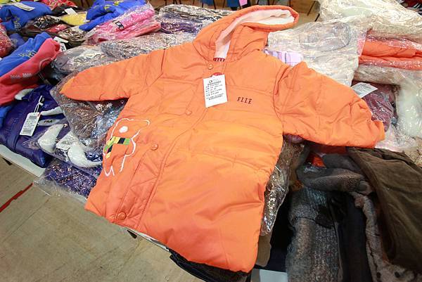 【台北童裝特賣會】儀大童裝年終廠拍特賣會，長袖、外套、羽絨外套……等，全面2.2折、3折、3.8折，今年台北最後一檔，品牌出清ELLE、SNOOPY......