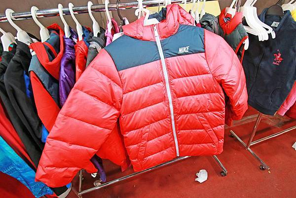 【台北童裝特賣會】儀大童裝年終廠拍特賣會，長袖、外套、羽絨外套……等，全面2.2折、3折、3.8折，今年台北最後一檔，品牌出清ELLE、SNOOPY......